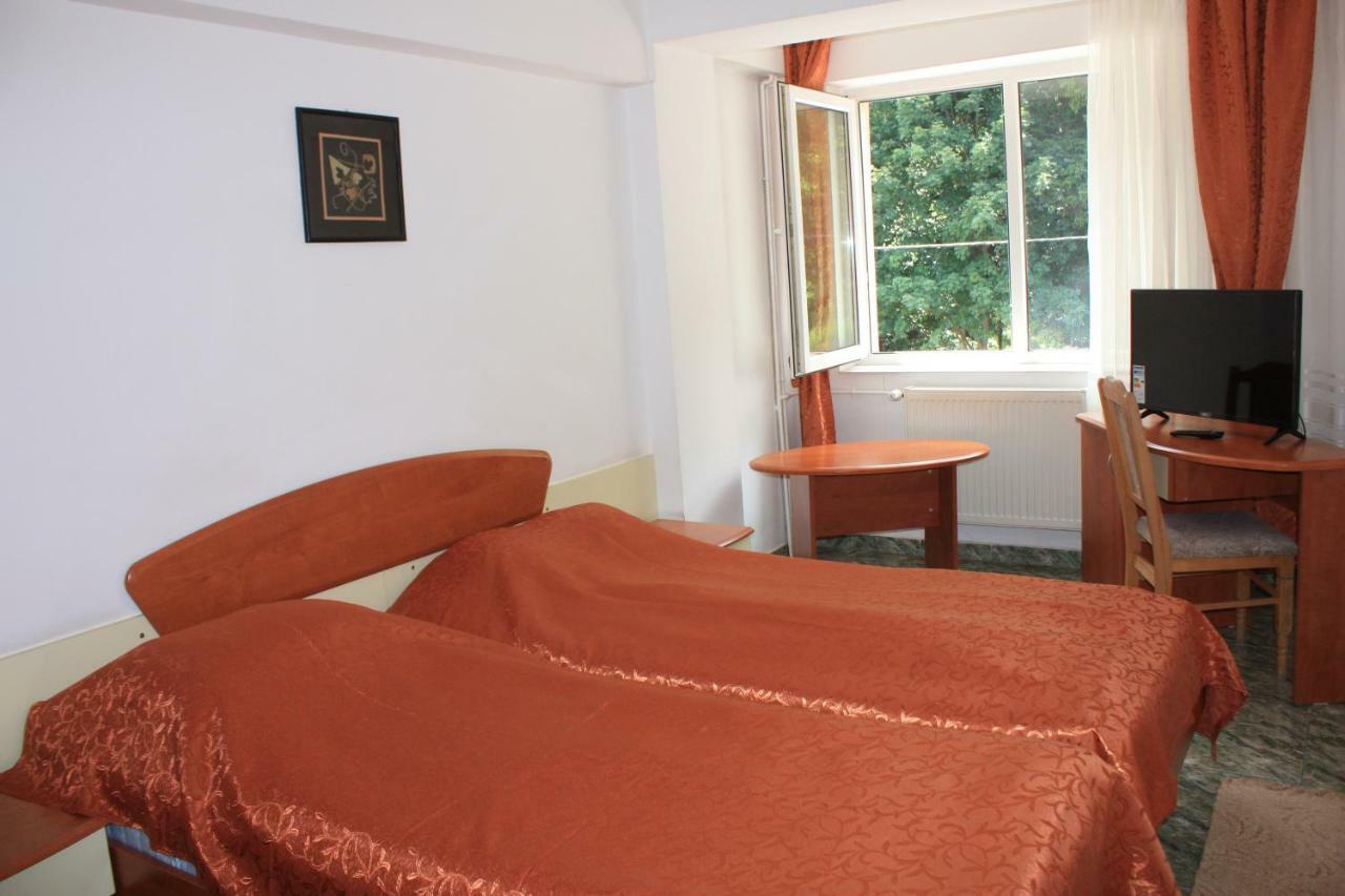 Vila Mihail Hotel Buşteni Eksteriør billede